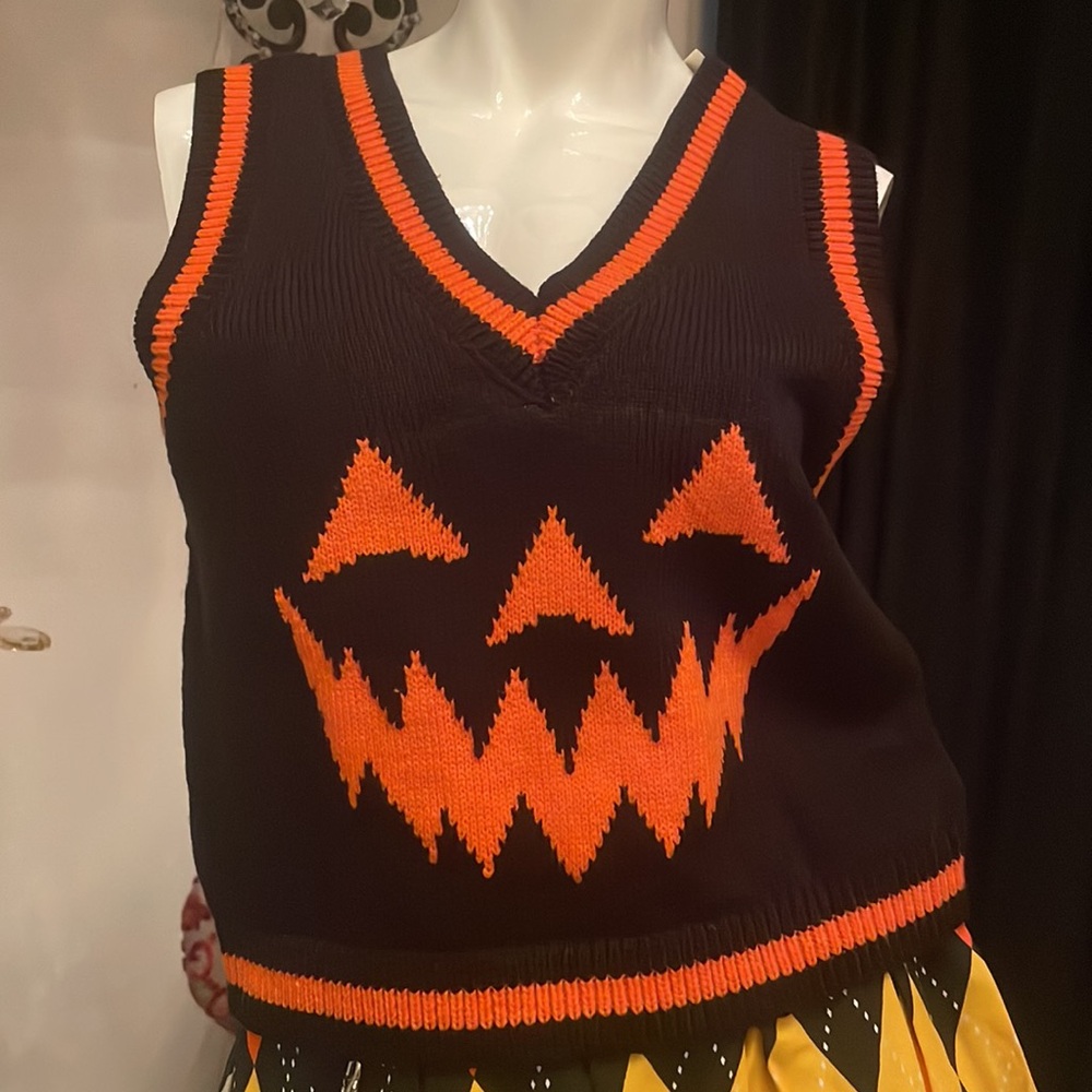Women’s V-neck jack-o’-lantern vest - Picture 2 of 8